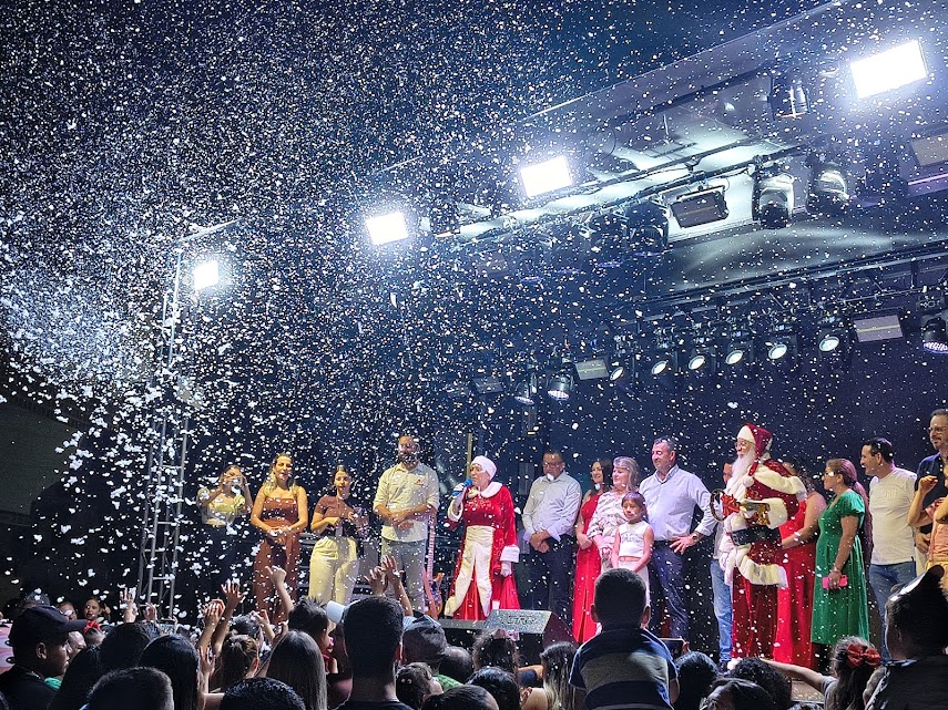 Abertura do Natal encanta moradores e ilumina Ipuaçu com magia e alegria