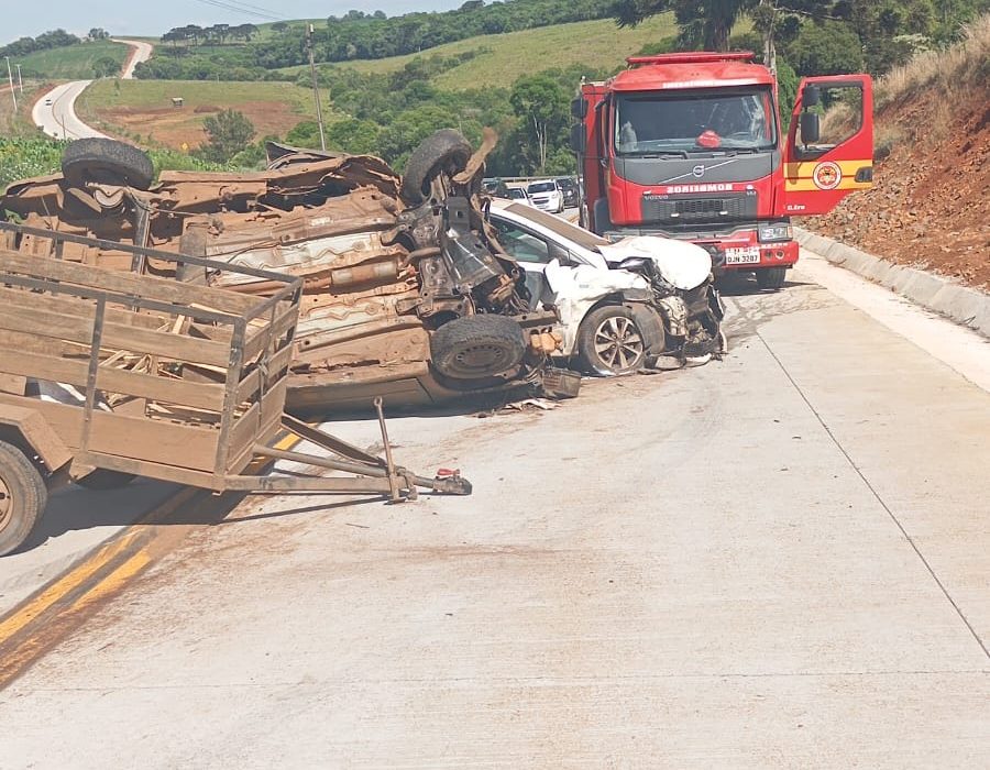 Colisão frontal na SC-305 deixa dois feridos em Campo Erê