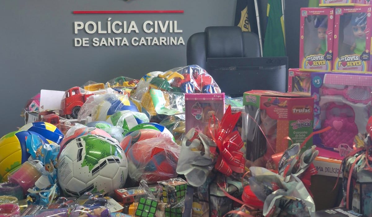 Polícia Civil de Xanxerê arrecada 160 brinquedos para a Campanha Natal Solidário