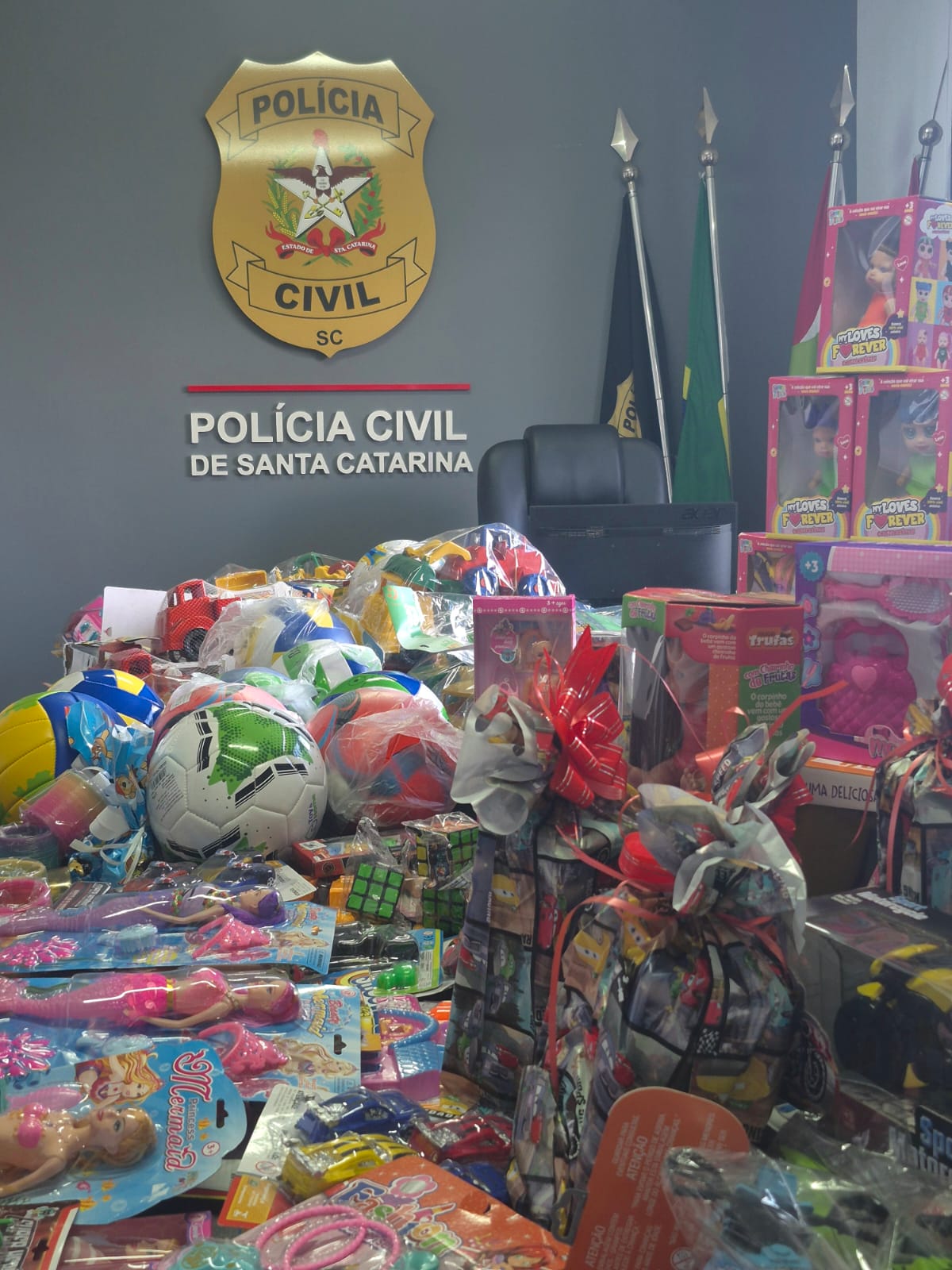 Polícia Civil de Xanxerê arrecada 160 brinquedos para a Campanha Natal Solidário