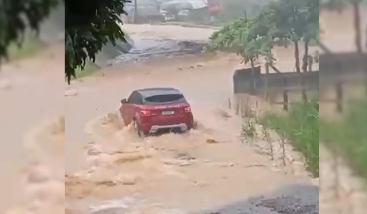 Casal e bebê de 1 ano morrem após carro ser arrastado durante ciclone