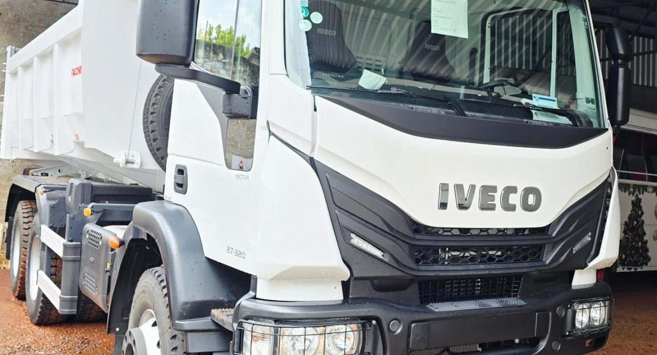 São Domingos recebe novo caminhão caçamba