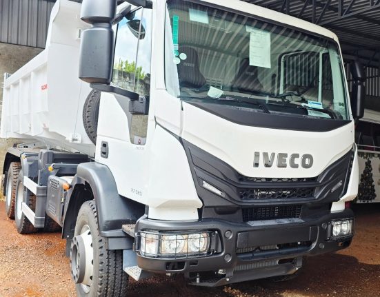 São Domingos recebe novo caminhão caçamba