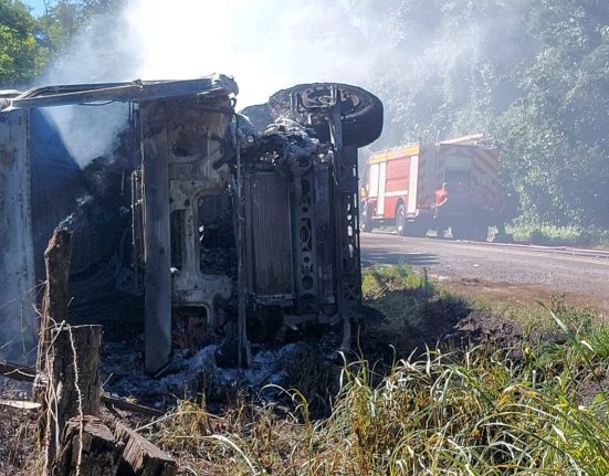 Incêndio atinge caminhão frigorífico na SC-157