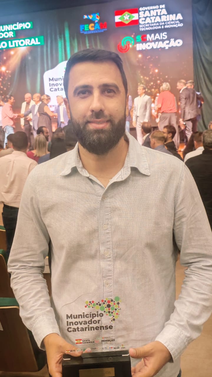 o prêmio foi recebido pelo secretário municipal de Desenvolvimento Econômico, Gleicon Cardoso