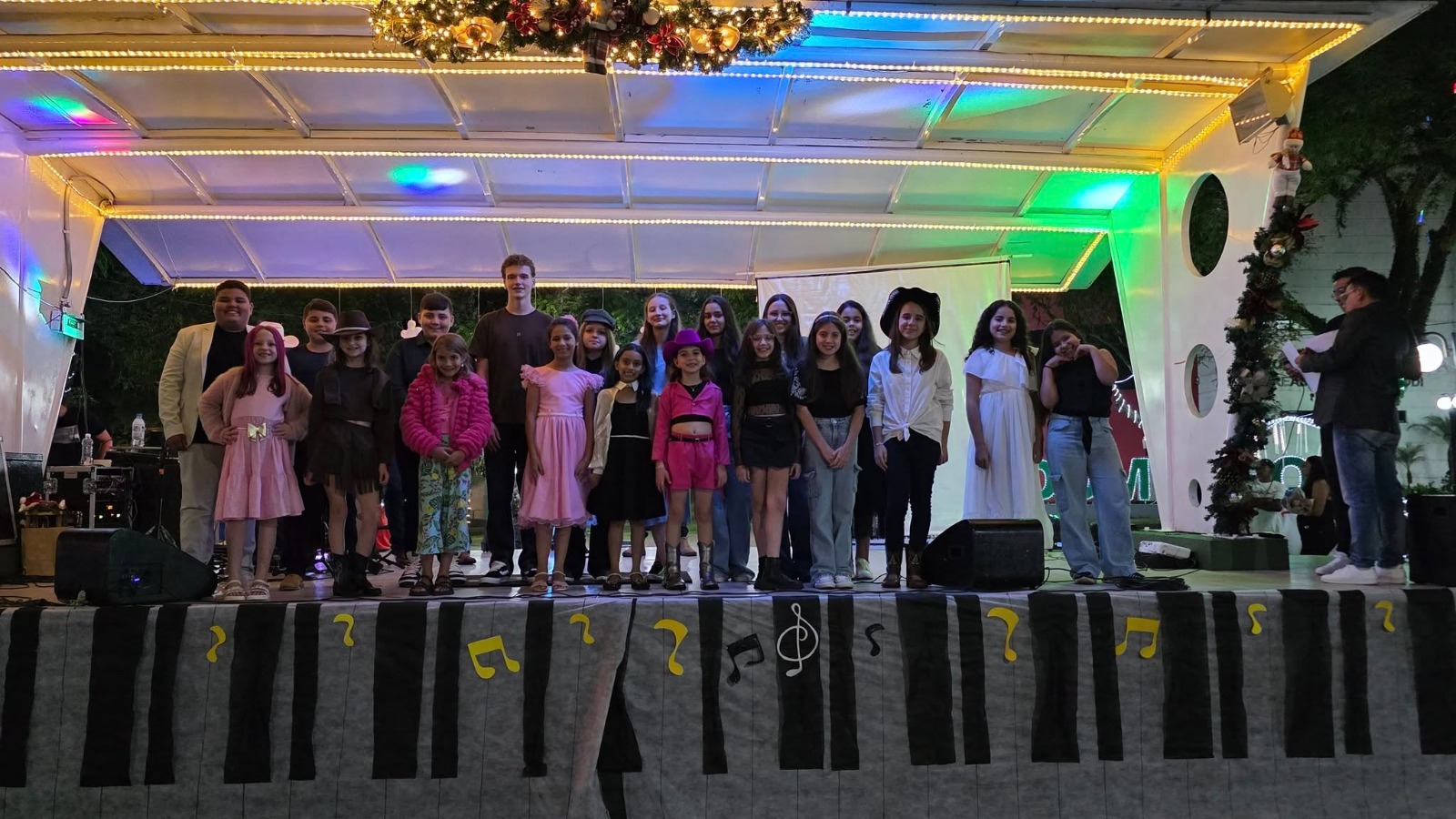 Alunos brilham no Festival Estudantil da Canção em São Domingos