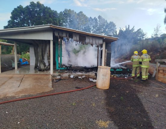 Incêndio atinge residência em Jupiá