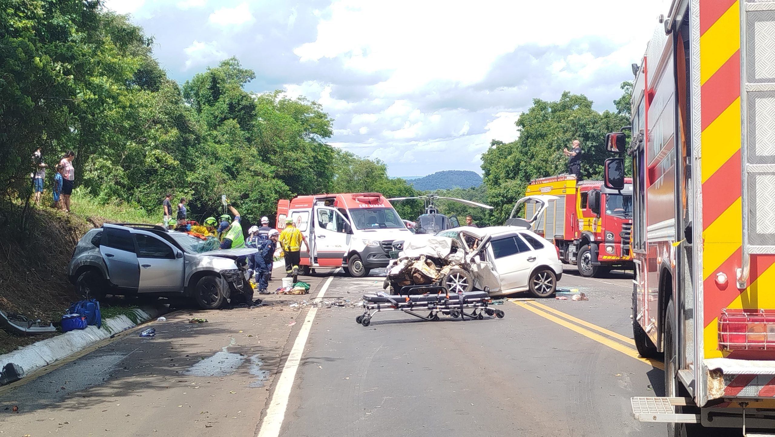 Colisão entre carros causa morte na BR-282