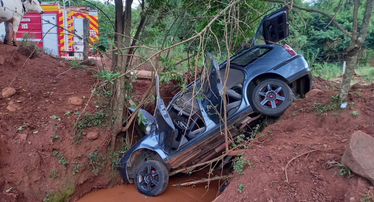 Mulher fica ferida em saída de pista em Coronel Martins