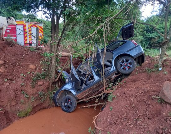 Mulher fica ferida em saída de pista em Coronel Martins
