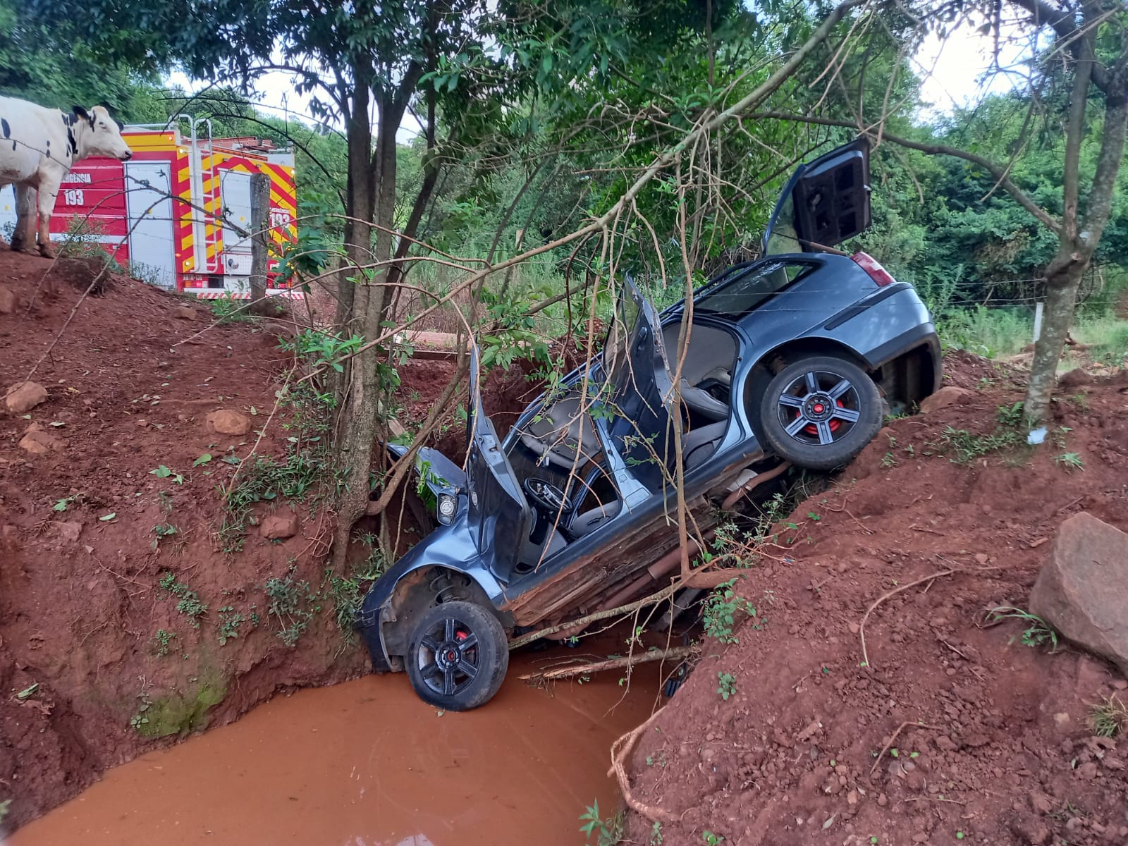 Mulher fica ferida em saída de pista em Coronel Martins