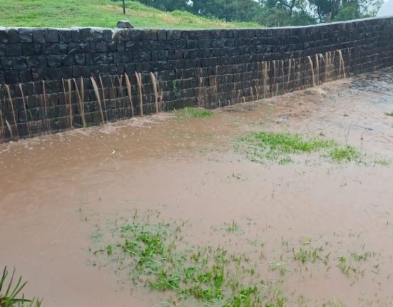 Inundação pontual em Faxinal dos Guedes após chuva intensa