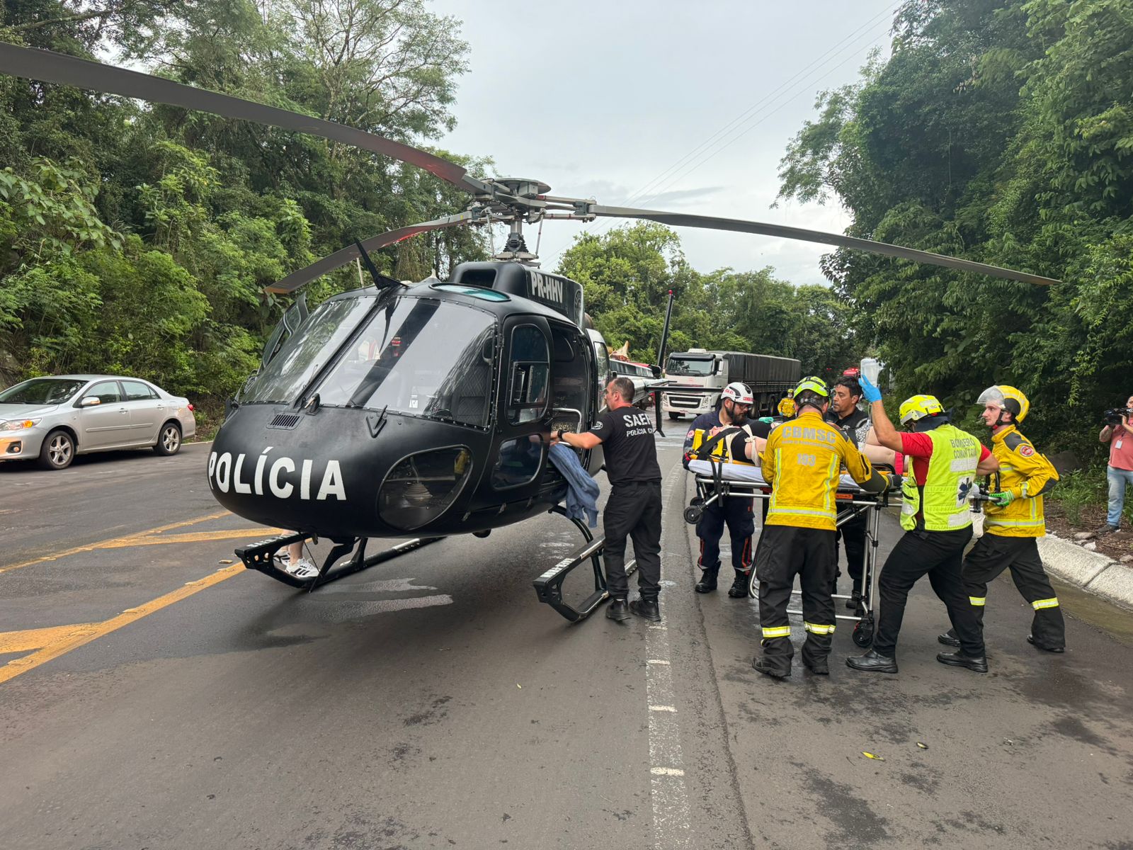 Acidente na BR-282 mobiliza resgate aéreo