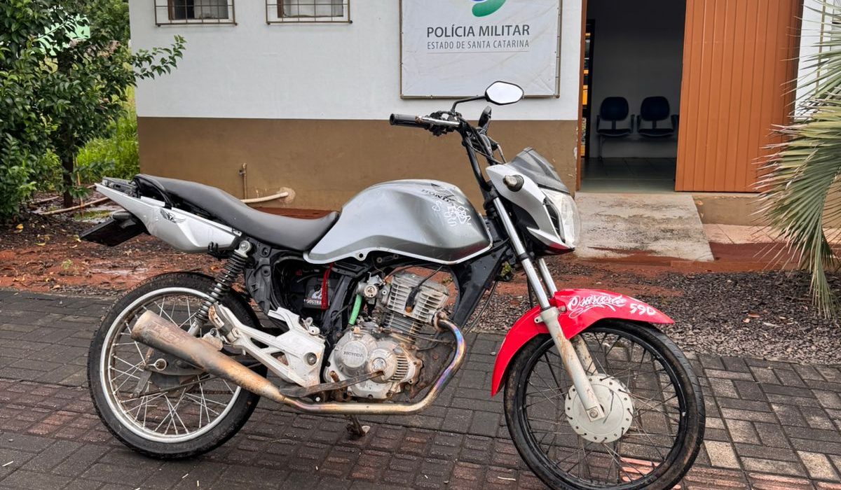 Motociclista foge da polícia e abandona veículo em Entre Rios