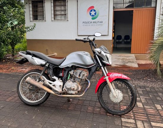 Motociclista foge da polícia e abandona veículo em Entre Rios