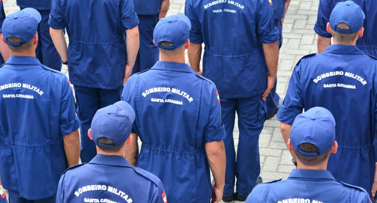 Bombeiros de SC abrem 630 vagas com salários acima de R$ 8 mil
