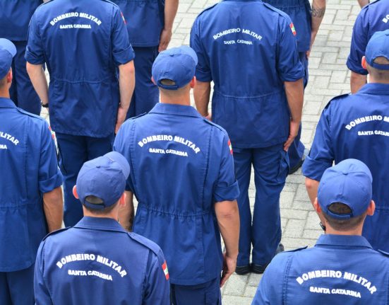 Bombeiros de SC abrem 630 vagas com salários acima de R$ 8 mil