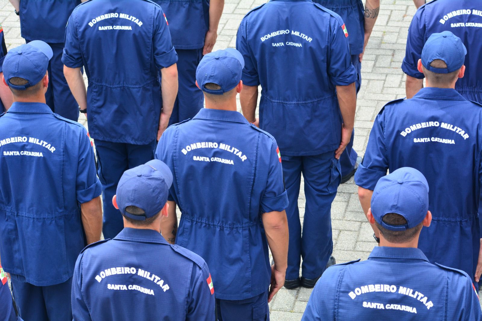 Bombeiros de SC abrem 630 vagas com salários acima de R$ 8 mil