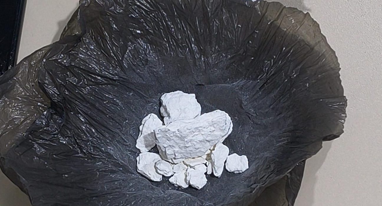 Dois homens são presos por tráfico de drogas em São Domingos