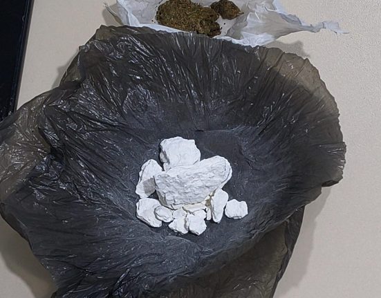 Dois homens são presos por tráfico de drogas em São Domingos
