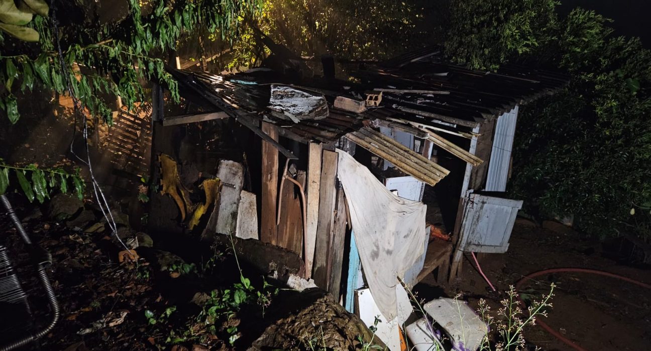 Incêndio atinge residência durante a madrugada em Xanxerê