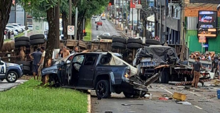 Acidente ocorreu na avenida Fernando Machado - Foto Redes Sociais/Oeste Mais