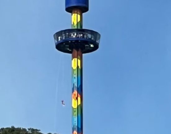 Turistas desceram em corda - Foto Reprodução Redes sociais/Oeste Mais