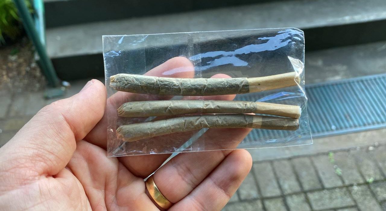 Cigarros de maconha foram apreendidos Fotos - Polícia Militar
