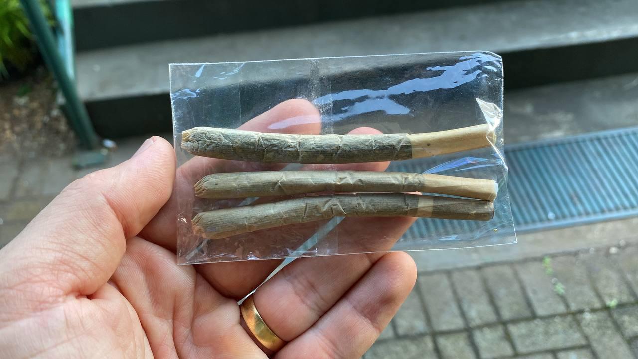 Cigarros de maconha foram apreendidos Fotos - Polícia Militar