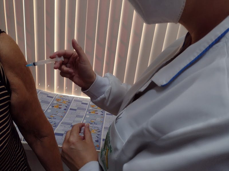 São Domingos e Ipuaçu iniciam imunização contra dengue