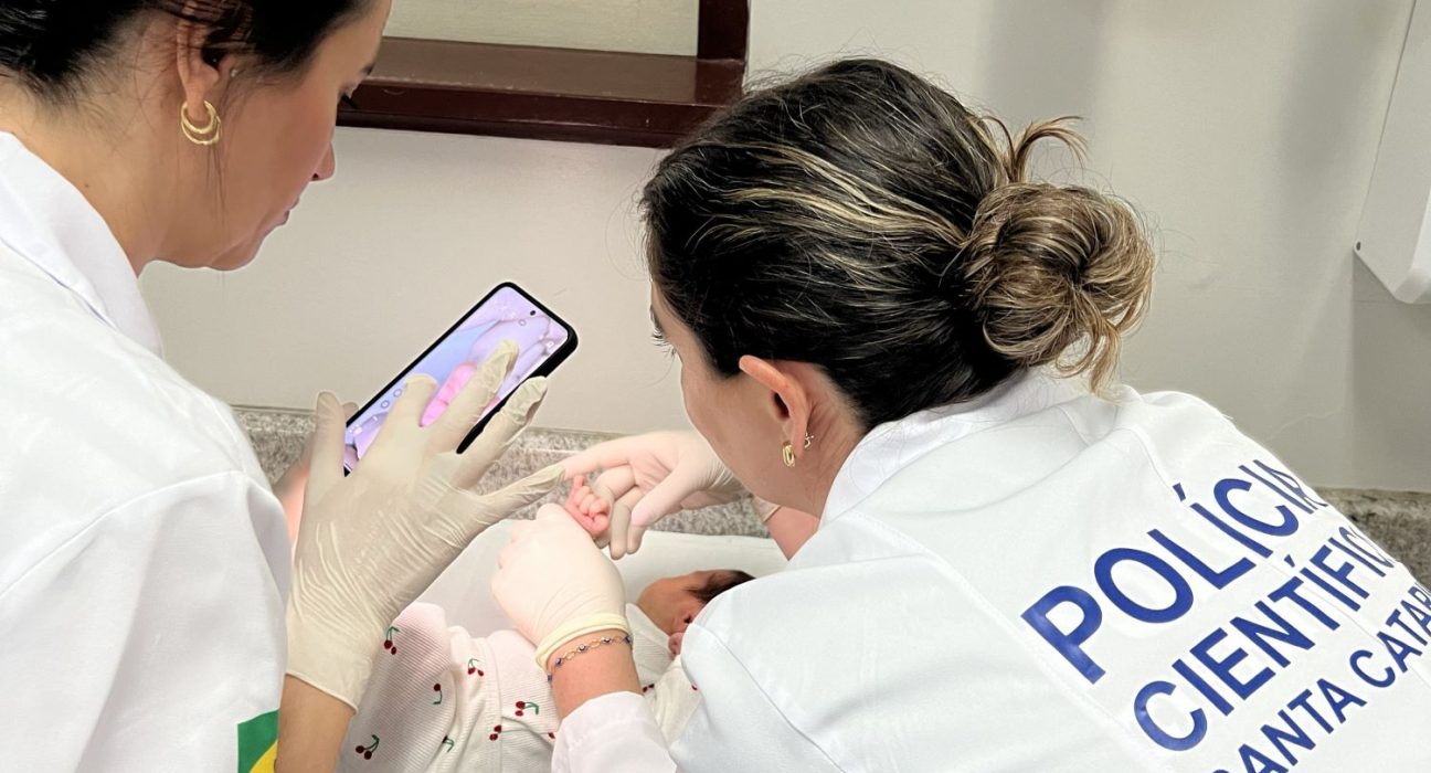 Polícia Científica de SC testa emissão da Carteira de Identidade Nacional diretamente em maternidades