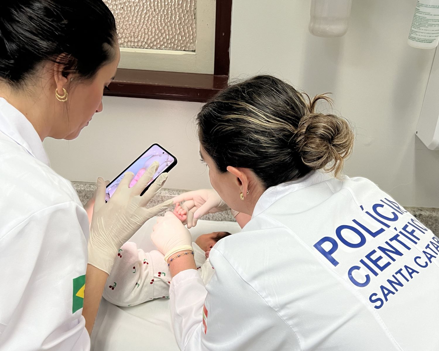 Polícia Científica de SC testa emissão da Carteira de Identidade Nacional diretamente em maternidades