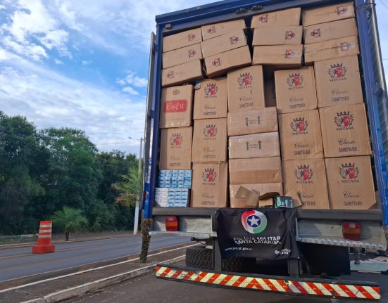 Caminhão com mais de 178 mil maços de cigarros contrabandeados é apreendido em Abelardo Luz