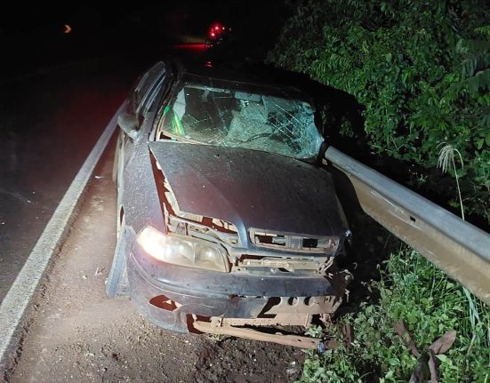 Motorista do carro teve lesões graves - Fotos PMRv