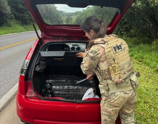 Carro foi abordado na manhã desta terça-feira - Fotos Polícia Militar