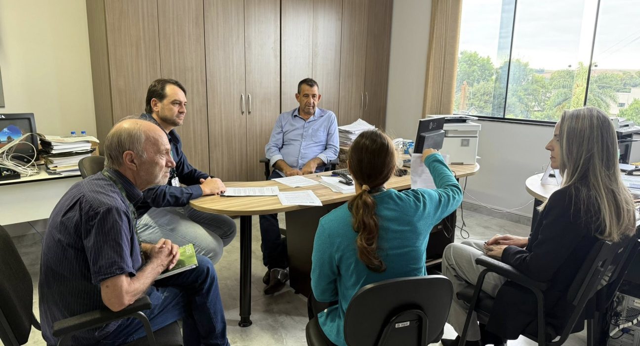 Prefeito de Ipuaçu recebe representantes de entidades para tratar de demandas do município