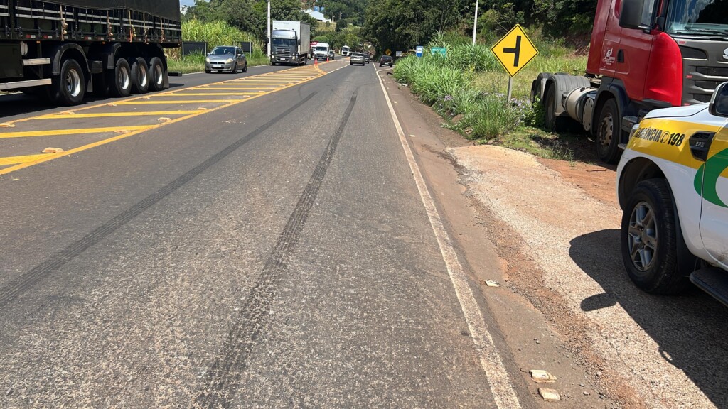 Acidente envolveu dois veículos e não deixou feridos - Foto Divulgação PMRv