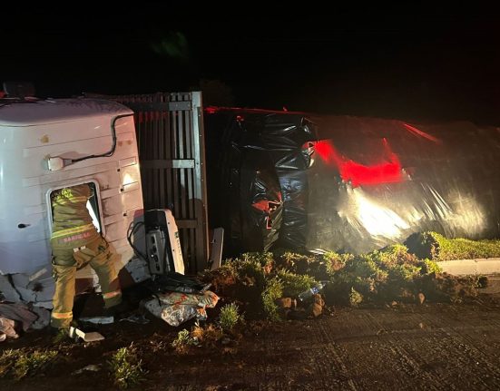 Acidente ocorreu na madrugada desta sexta-feira - Foto Corpo de Bombeiros