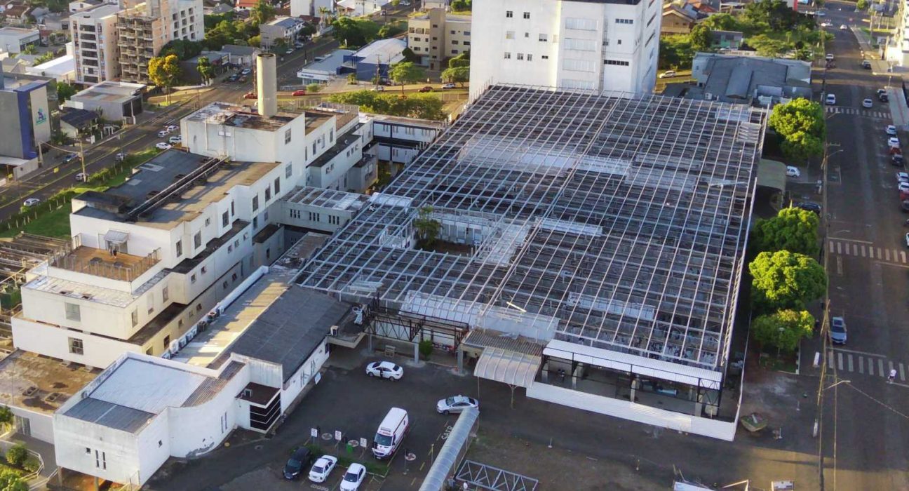 Modernização do telhado do Hospital Regional do Oeste em Chapecó