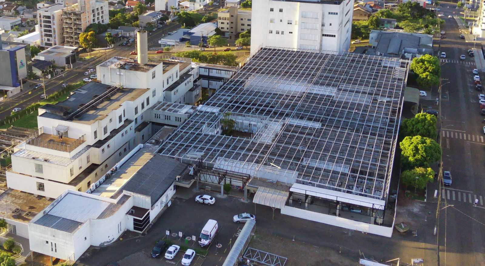 Modernização do telhado do Hospital Regional do Oeste em Chapecó