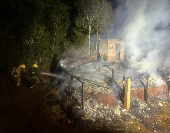 Incêndio destrói residência no interior de Xanxerê