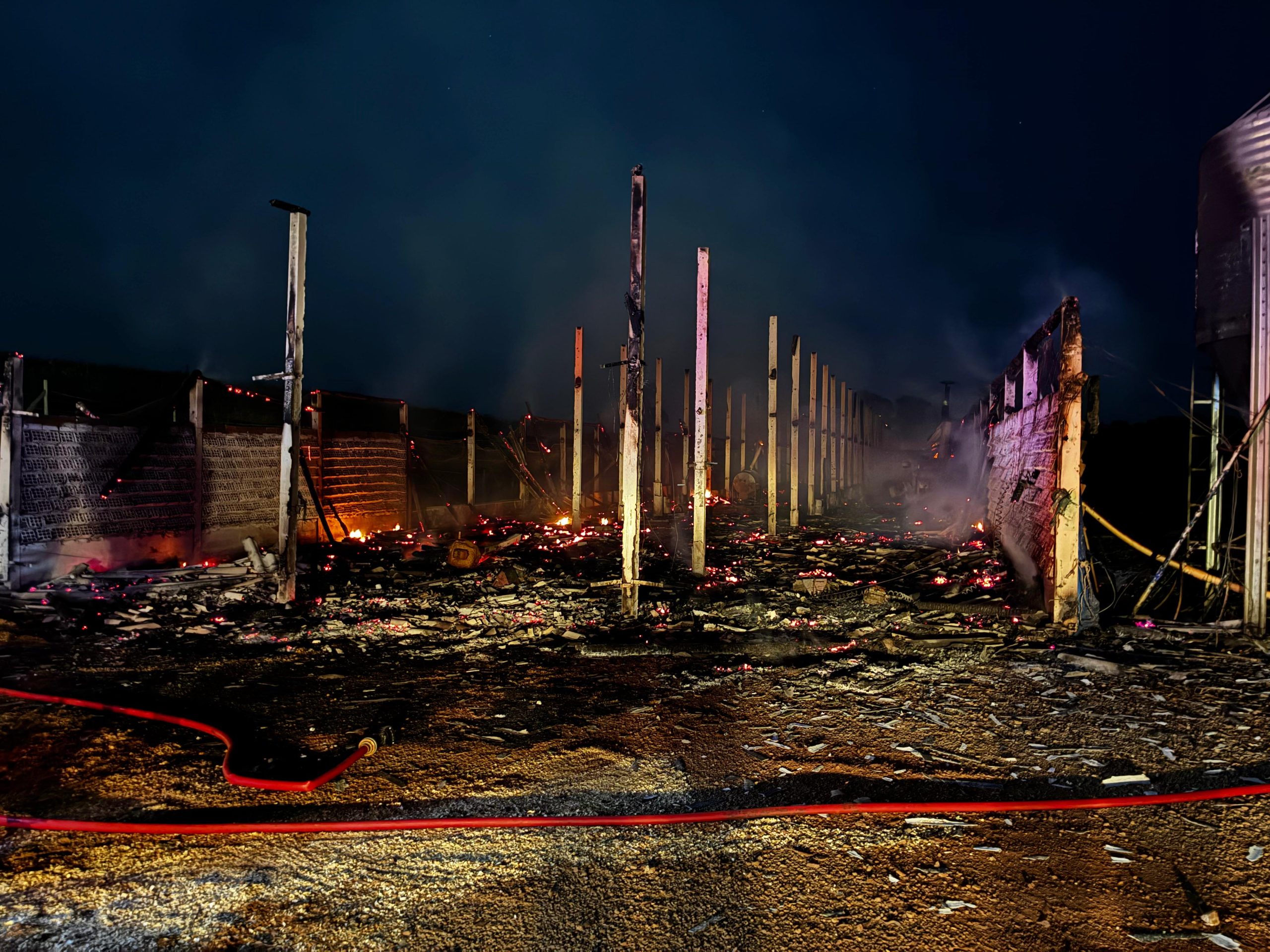 Incêndio atinge aviário no interior de Entre Rios