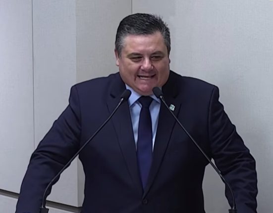 Valmor Scolari toma posse como prefeito de Chapecó - Foto Reprodução Oeste Mais