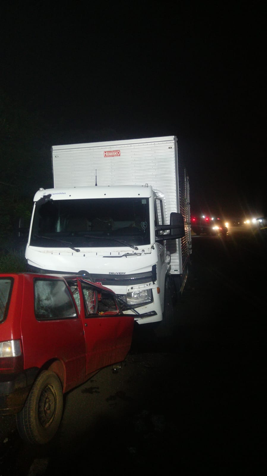 Colisão entre carro e caminhão deixa um morto em Quilombo