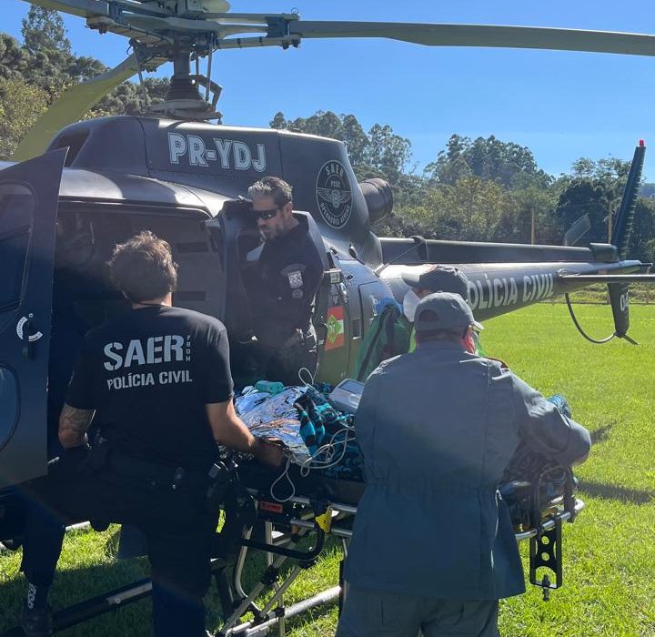 Jovem é socorrido por helicóptero após picada de abelha