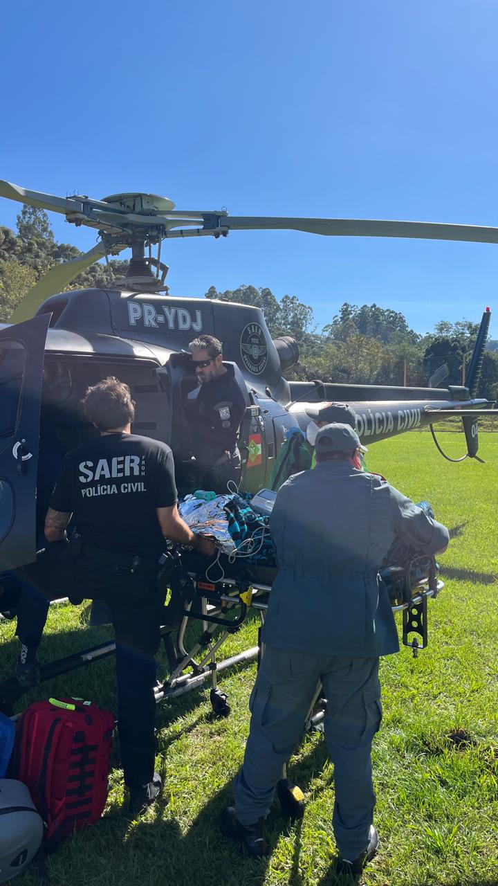 Jovem é socorrido por helicóptero após picada de abelha