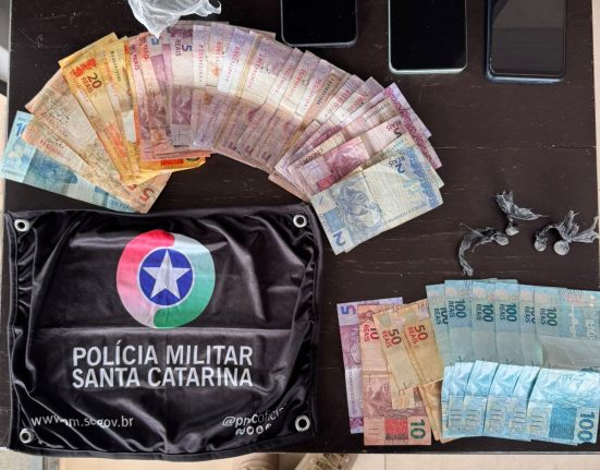 Jovens são flagrados com drogas em São Domingos