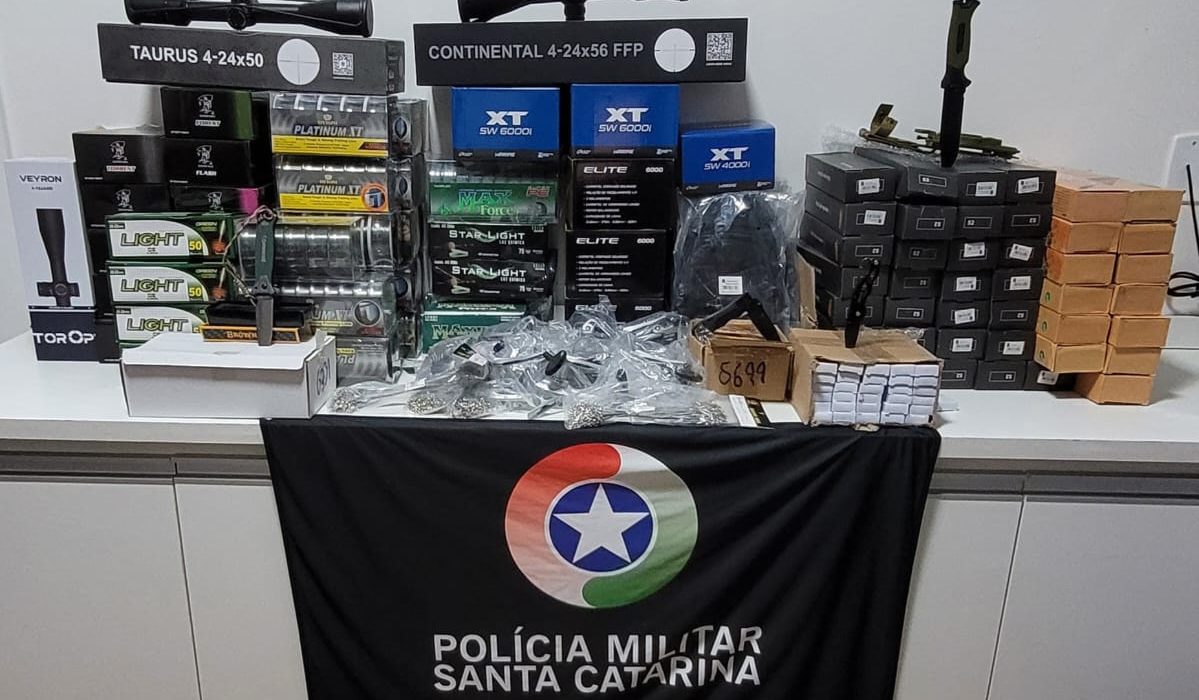 Ação ocorreu durante fiscalização da PMRv. Itens seriam destinados ao comércio irregular - Fotos Divulgação PMRv