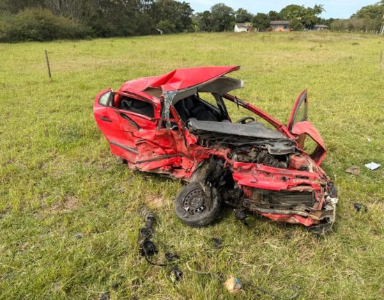 Vítima conduzia um dos veículos envolvidos na colisão transversal - Fotos PMRv
