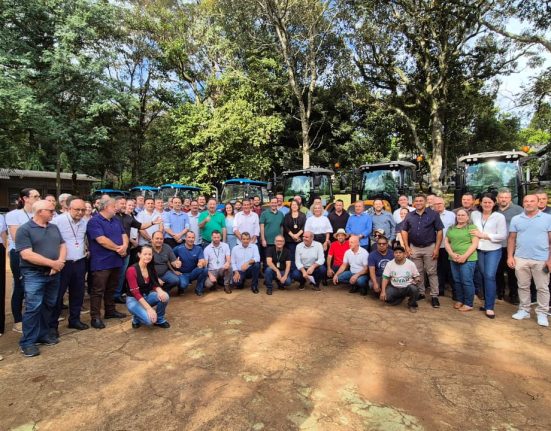 Entrega de 43 equipamentos beneficia 29 municípios